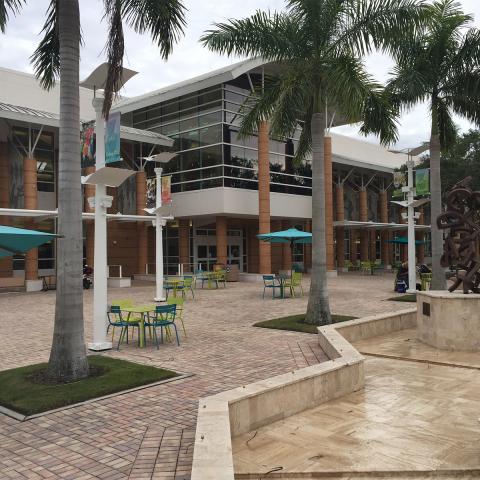 Fort Myers Regional Library Exterior Photo