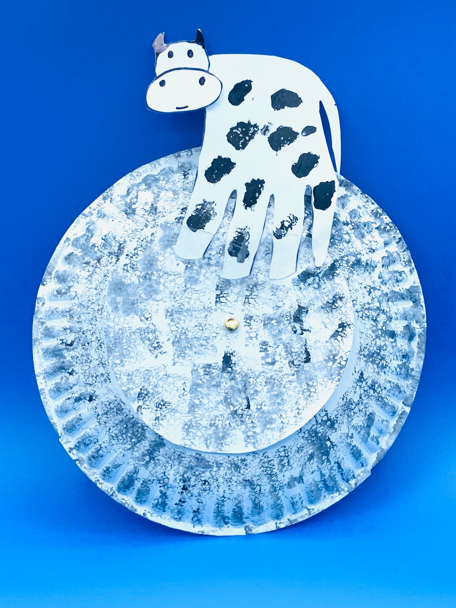 Picture of a cow paper craft.