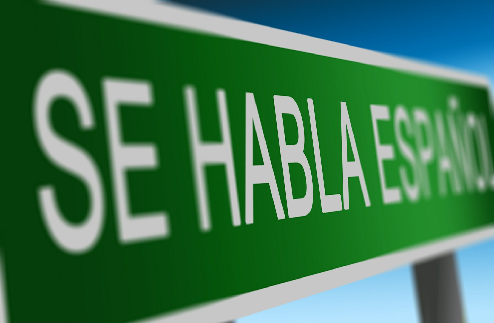 Sign that says "Se Habla Espanol"