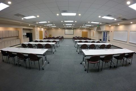 Room image of the Cape Coral Lee meeting room with classroom style seating