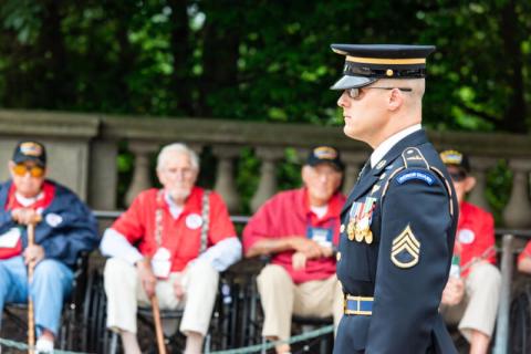 Honor Flight veterans watch Unknown Soldier guard